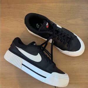 Nike Black and White Women's Sneakers